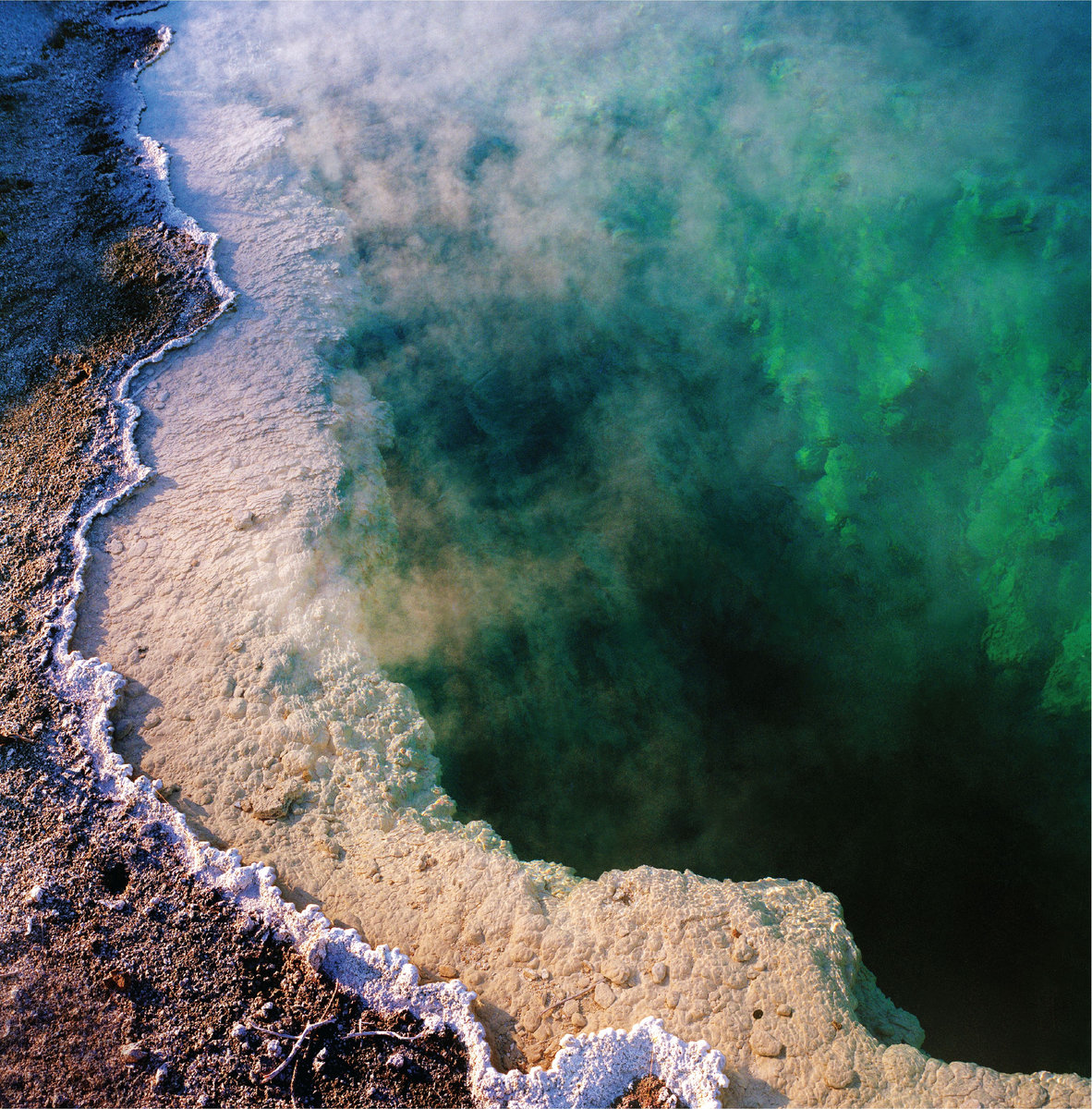 Lea Bertucci + Lawrence English  Chthonic