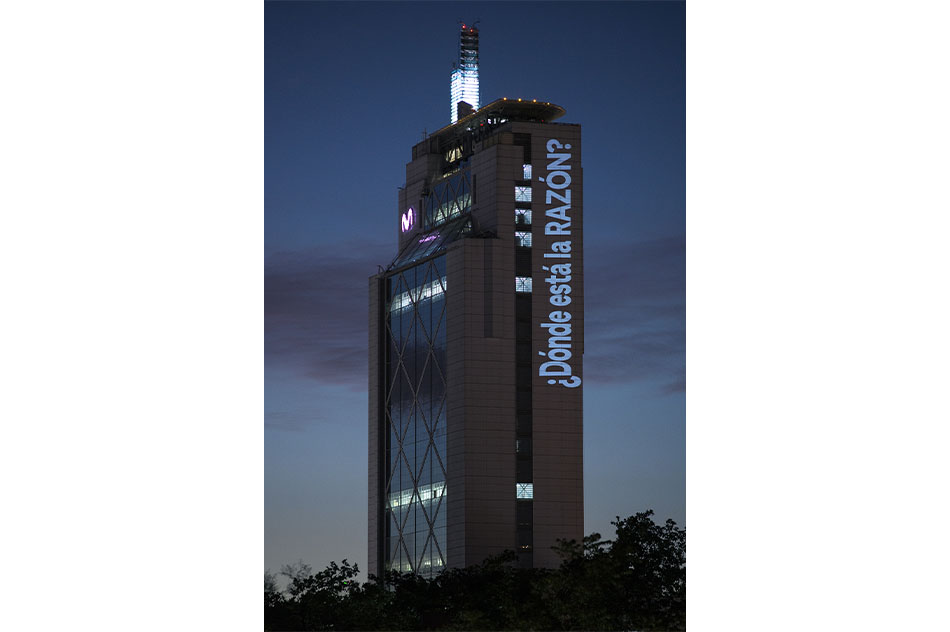 Delight LabSecuencia Dignidad: ¿Dónde está la RAZÓN?, 22 Octubre 2019Fotografía de la acción de arte75 x 55 cmFoto ©Gonzalo Donoso