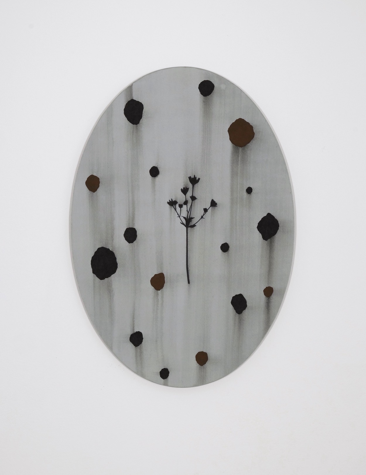 Untitled 2017, acrylic on paper/aluminium, 44.5 x 31 cm, private collection