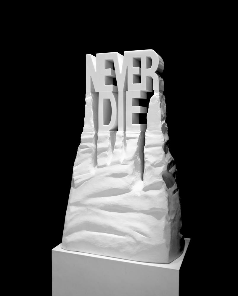 "Never die", 2009, Carrare marble, 100x50x30 cm, Courtesy Costes La Société-Paris