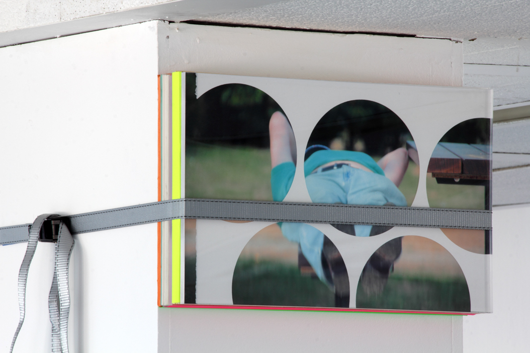 mille feuilles #06 2014 48 x 30 x 98 cm photographies, papiers découpés, plexiglas