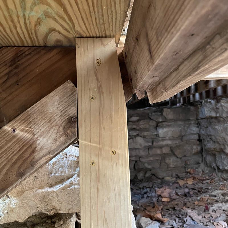 That twisty 2x at the top is what the stringer had been attached to. So yeah I added a post instead of replacing it. Sue me.