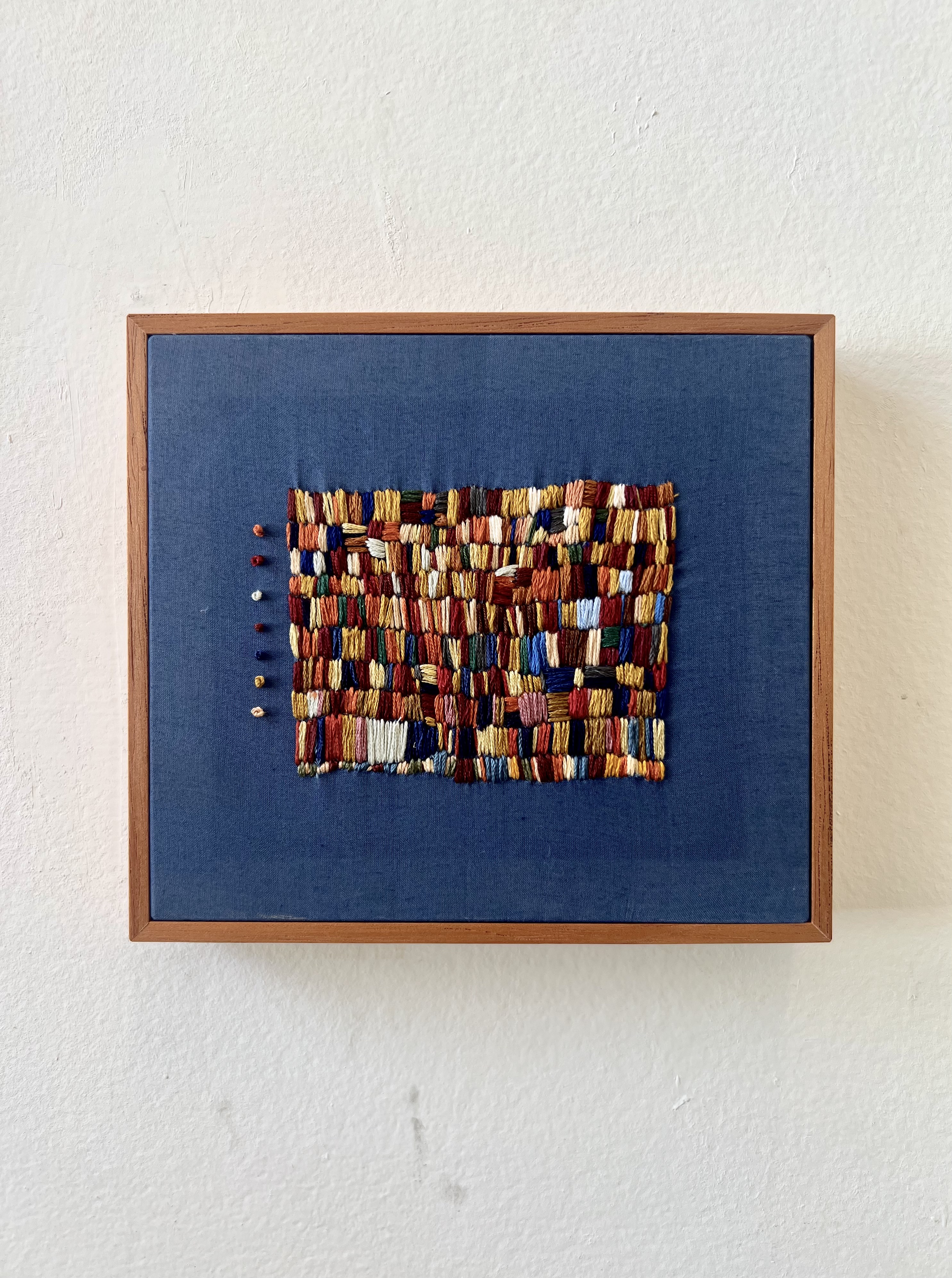 Precioso | Bordado sobre algodão | 18cm x 16cm | 2025