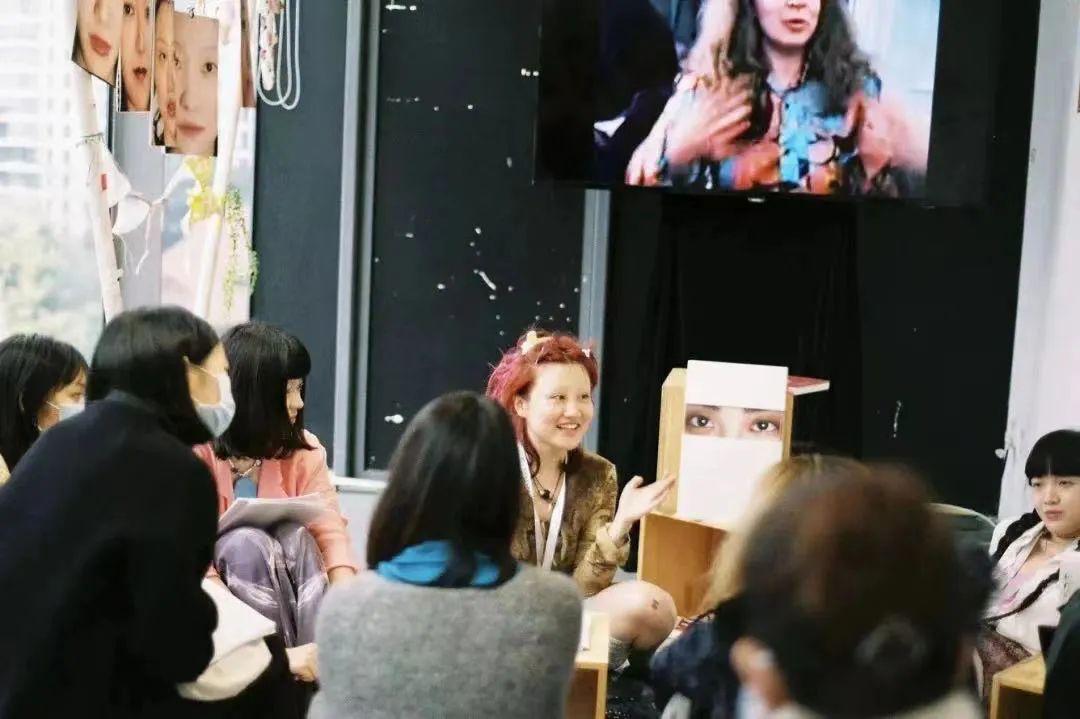 “女巫来了”在2021年abC艺术书展·上海-女性艺术阅览室