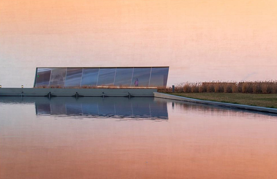Sunset reflection / The REACH at the Kennedy Center / January 3, 2020 / Photo: Oscar OV Ajanel @ovaminimal