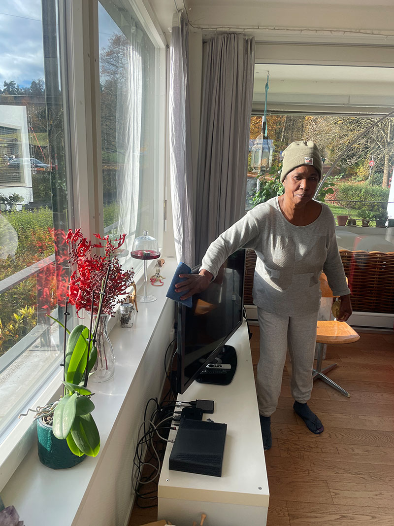 Comfort spricht kaum Englisch, noch weniger Deutsch. Mit Hand und Fuss gelingt uns doch mancher Austausch.