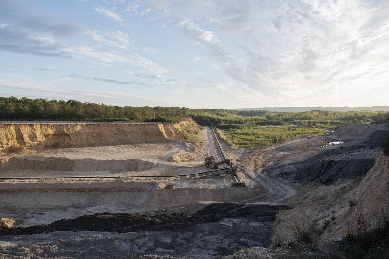 Saint-Martin-la-Garenne, carrière