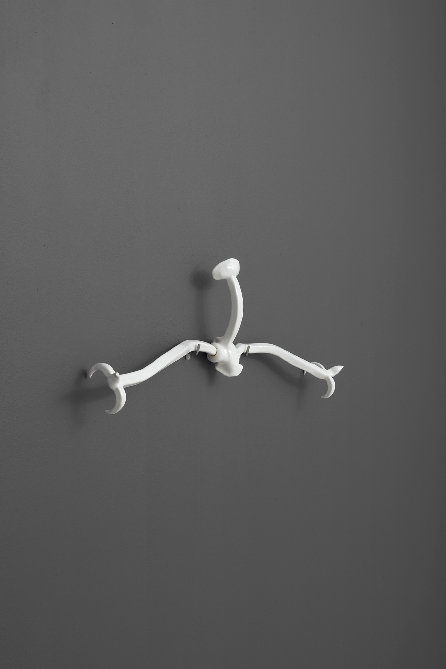 Objectifier IV ; 2014 ; 22 x 103 x 17 cm ; 8¾ x 40¾ x 6¾ inches ; glazed ceramics, metal bracket