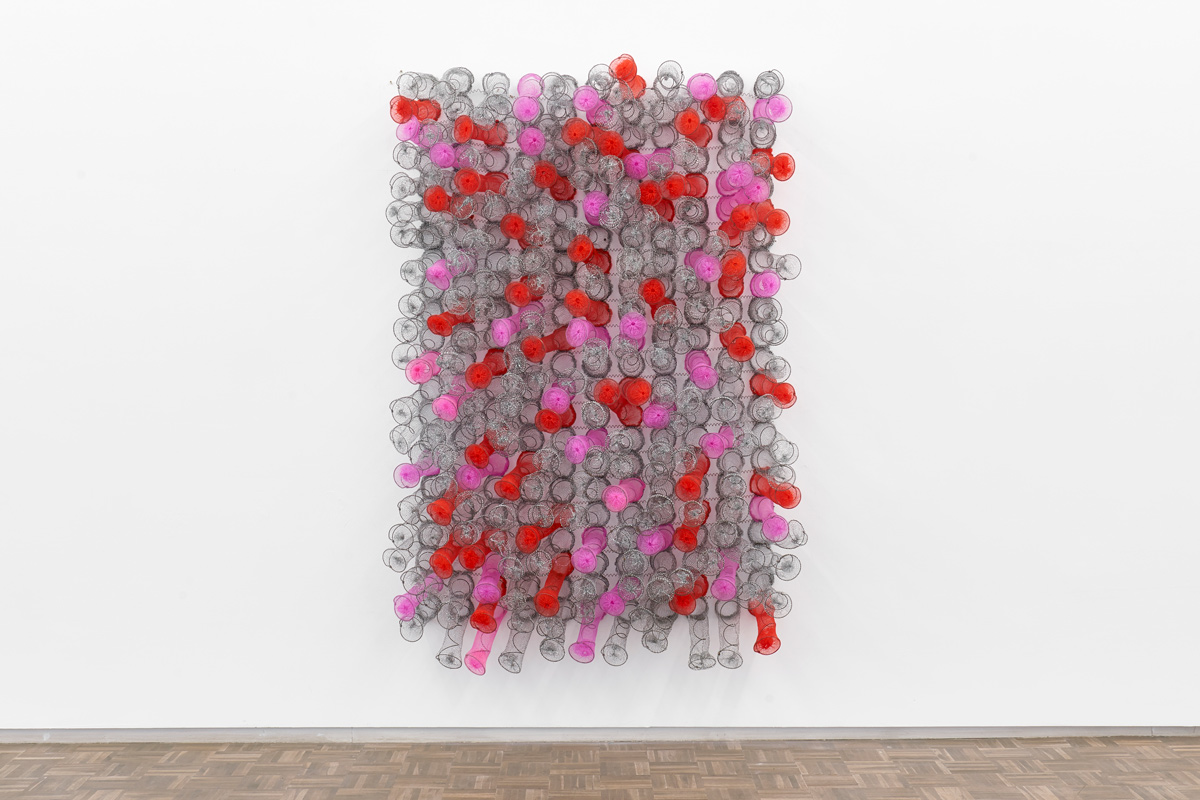 Bronwyn Katz, Õaxais/amiros (2021) | Salvaged bedspring and pot scourers, 200 x 130 x 30 cm