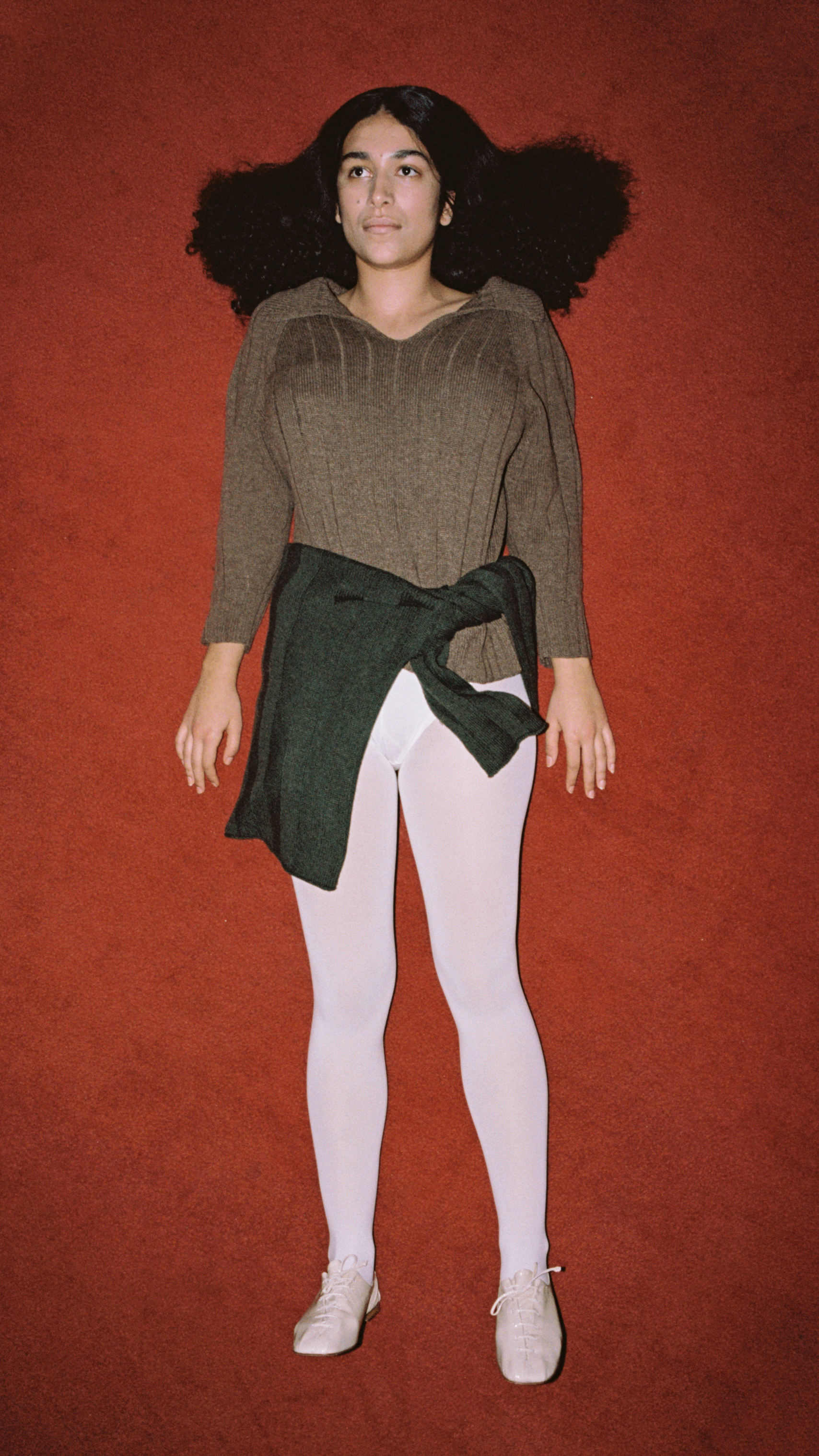 Ladder Raglan in tobacco lambswool. Photography: Inez de Rijke.