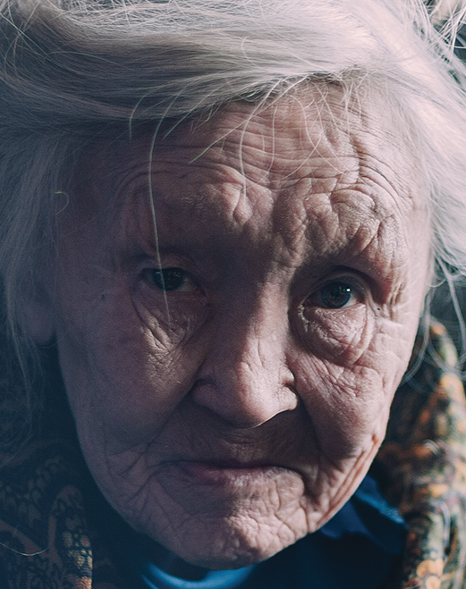 Foto detalle abuela anciana Nenet. Pastores de renos n&oacute;madas del Taymyr, &Aacute;rtico ruso