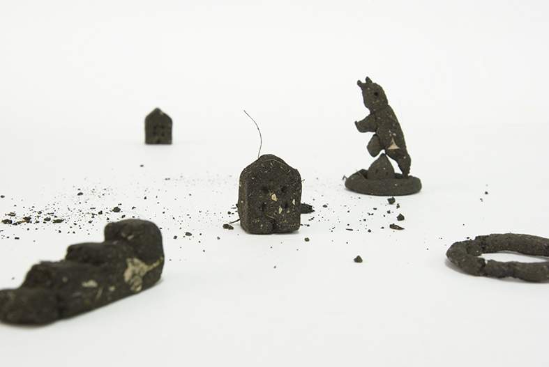 2010 它們開始提醒我關於其他的那些事 Everything begins to remind on of everything else