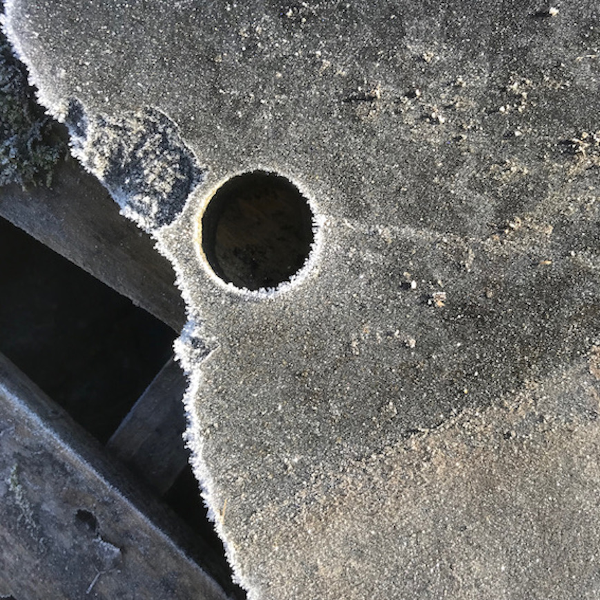 Coupes Fluxxy (détail), 2022 marbre percé par la foreuse, Marbrerie Bonnichon