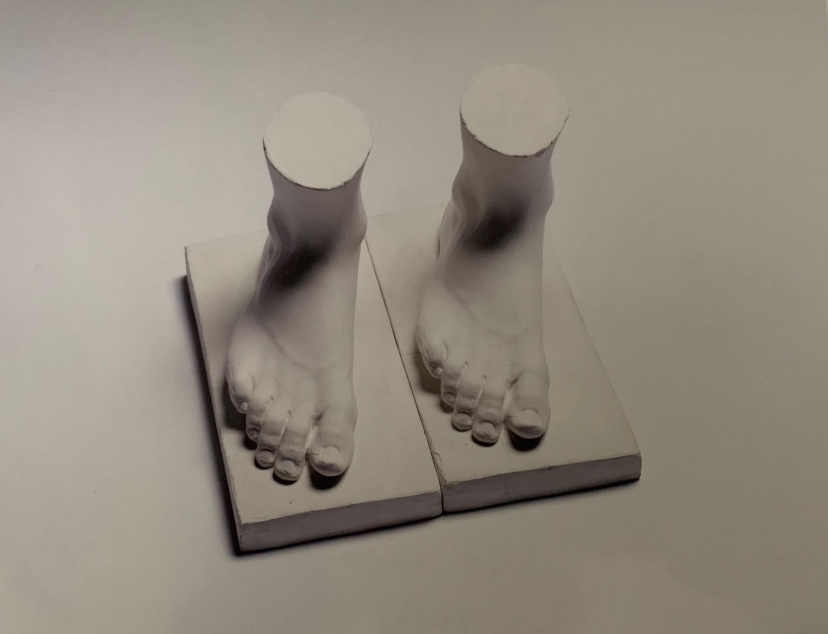 Giulio Paolini, Proteo (II) 1971 Calco di gesso, base bianca Due calchi, 20 x 15 x 30 cm cad. Base 120 x 40 x 40 cm Es. 3/3