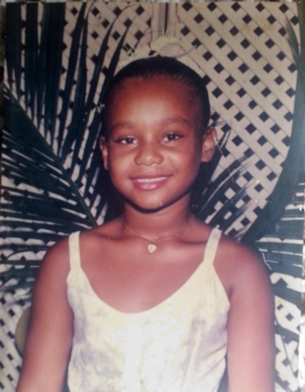 Ericah na formatura do jardim de infância, aos 6 anos. Acervo pessoal.