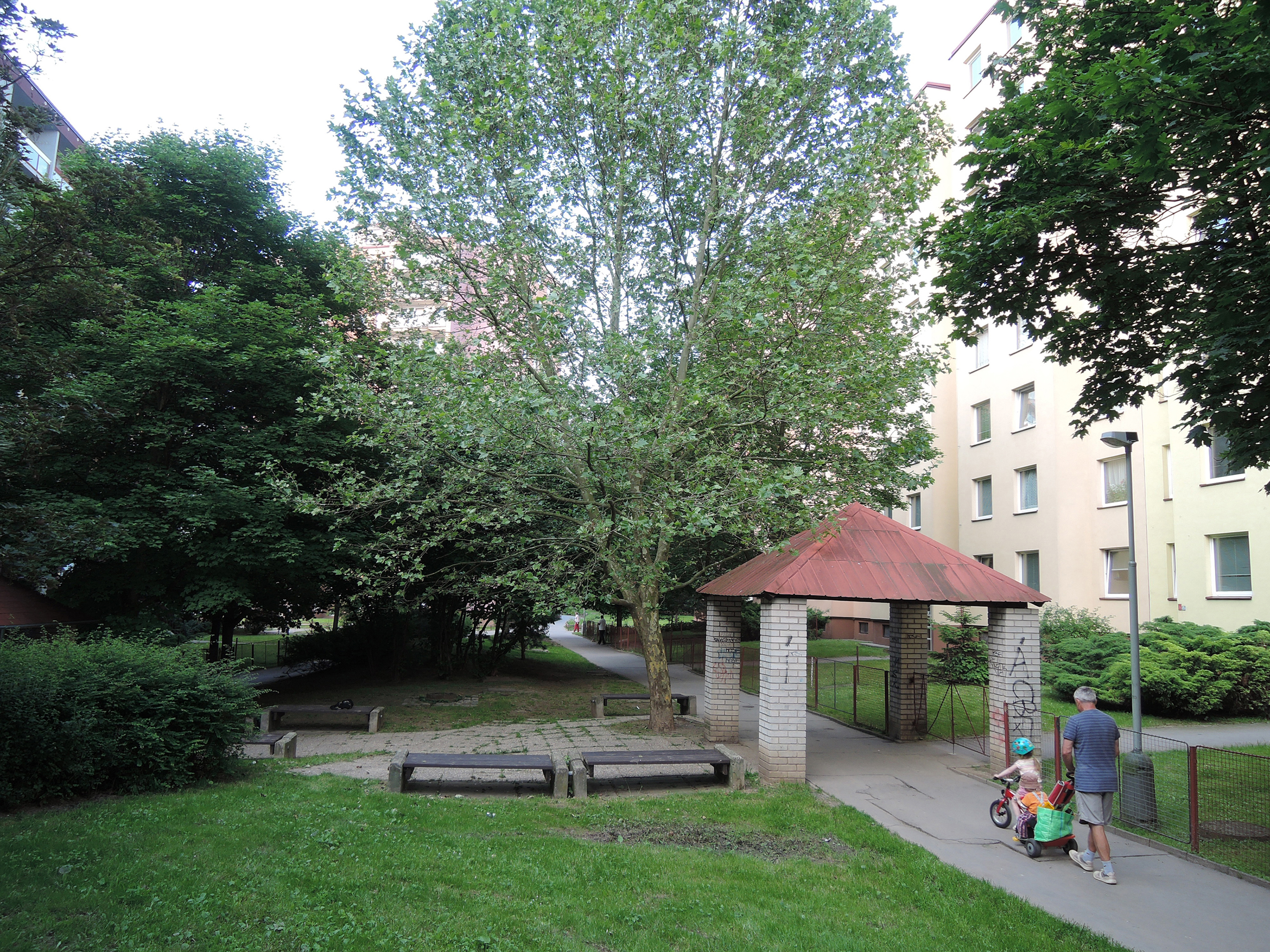 A pavilion at the Barrandov promenade. Photo: Maroš Krivý.