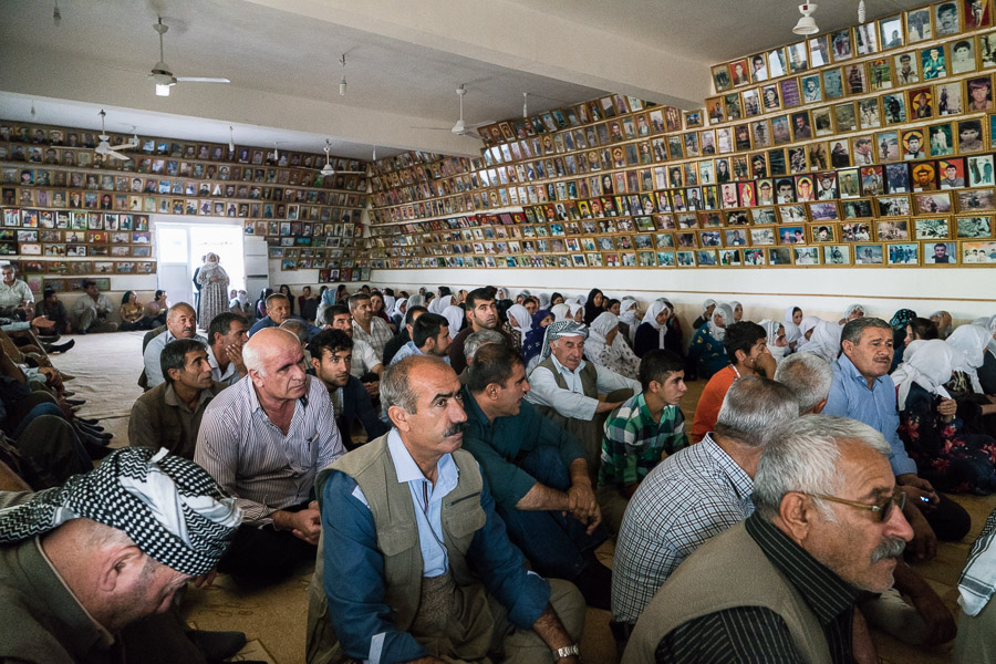 Camp de Maxmur, Irak. Dans la maison des martyrs, cérémonie en hommage à Beritan, combattante du PKK tayant préféré sauter du haut de la falaise où elle était retranchée que de se rendre.