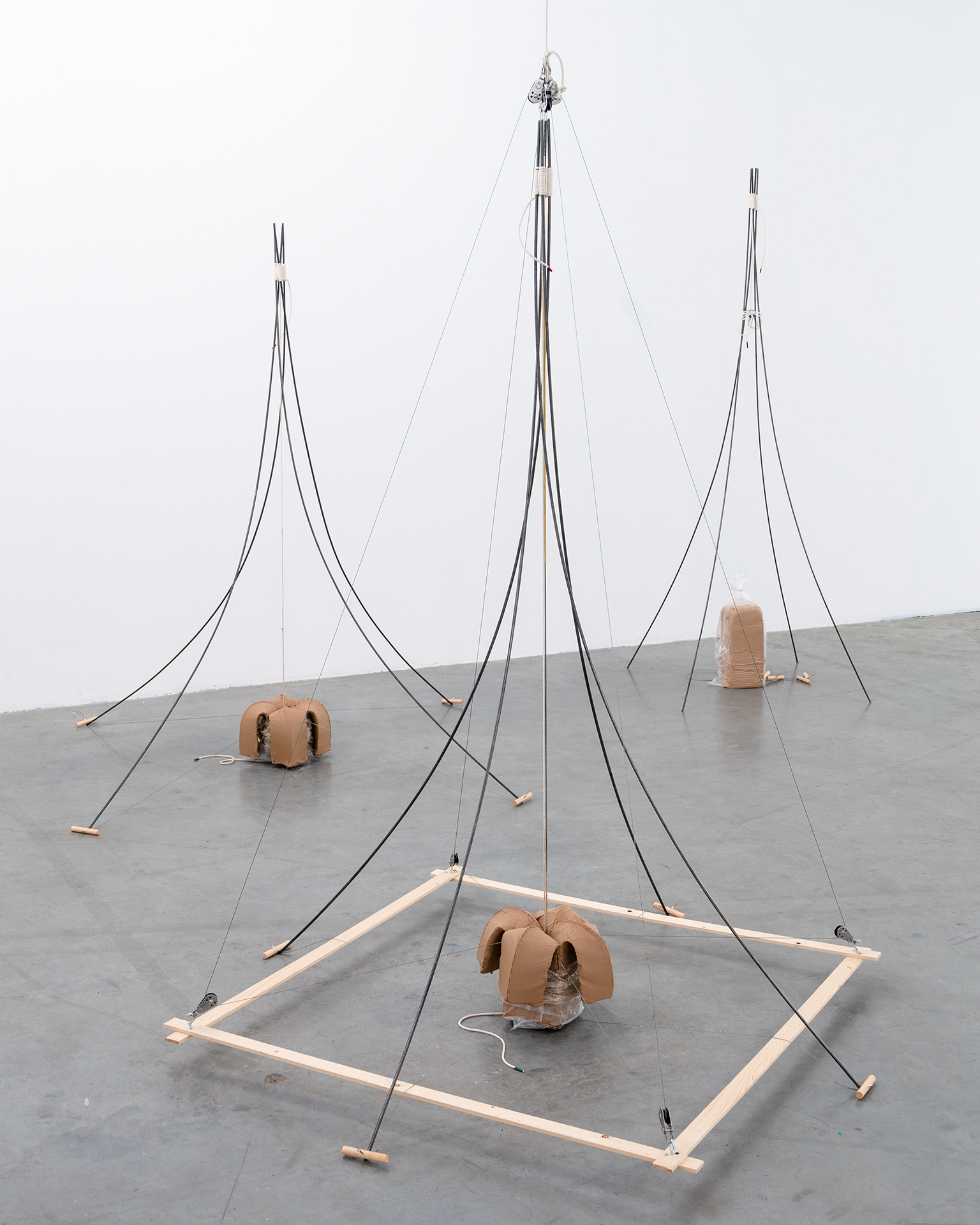 Gravitational Self-invert(2019-) 2023, in different states.&nbsp;&nbsp;As shown within the solo presentation 'Meanwhile, taking place' at WIELS Project Room, Brussels.