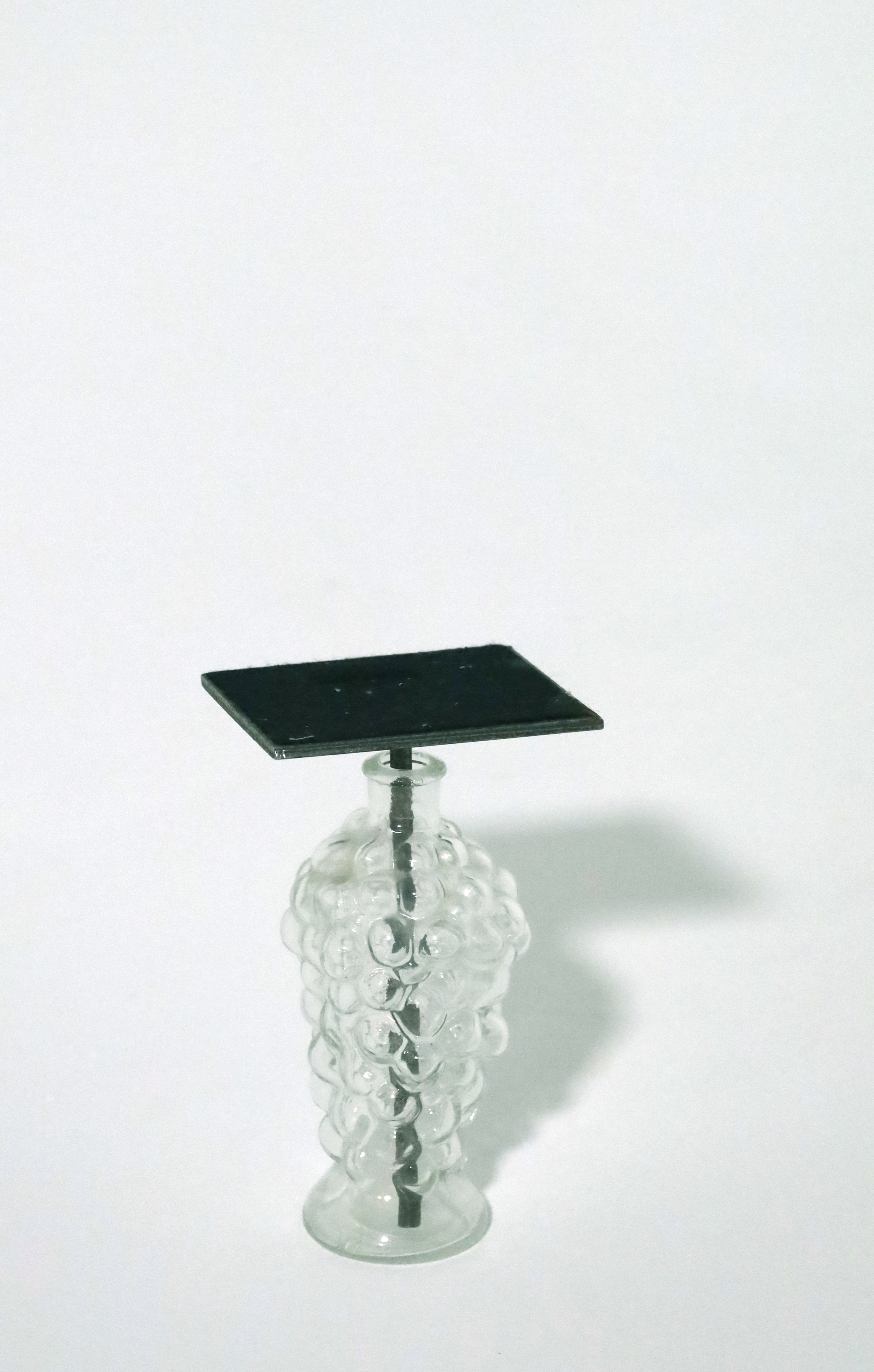 Sans titre (socle) / verre, acier / h:19.6cm / 2026.