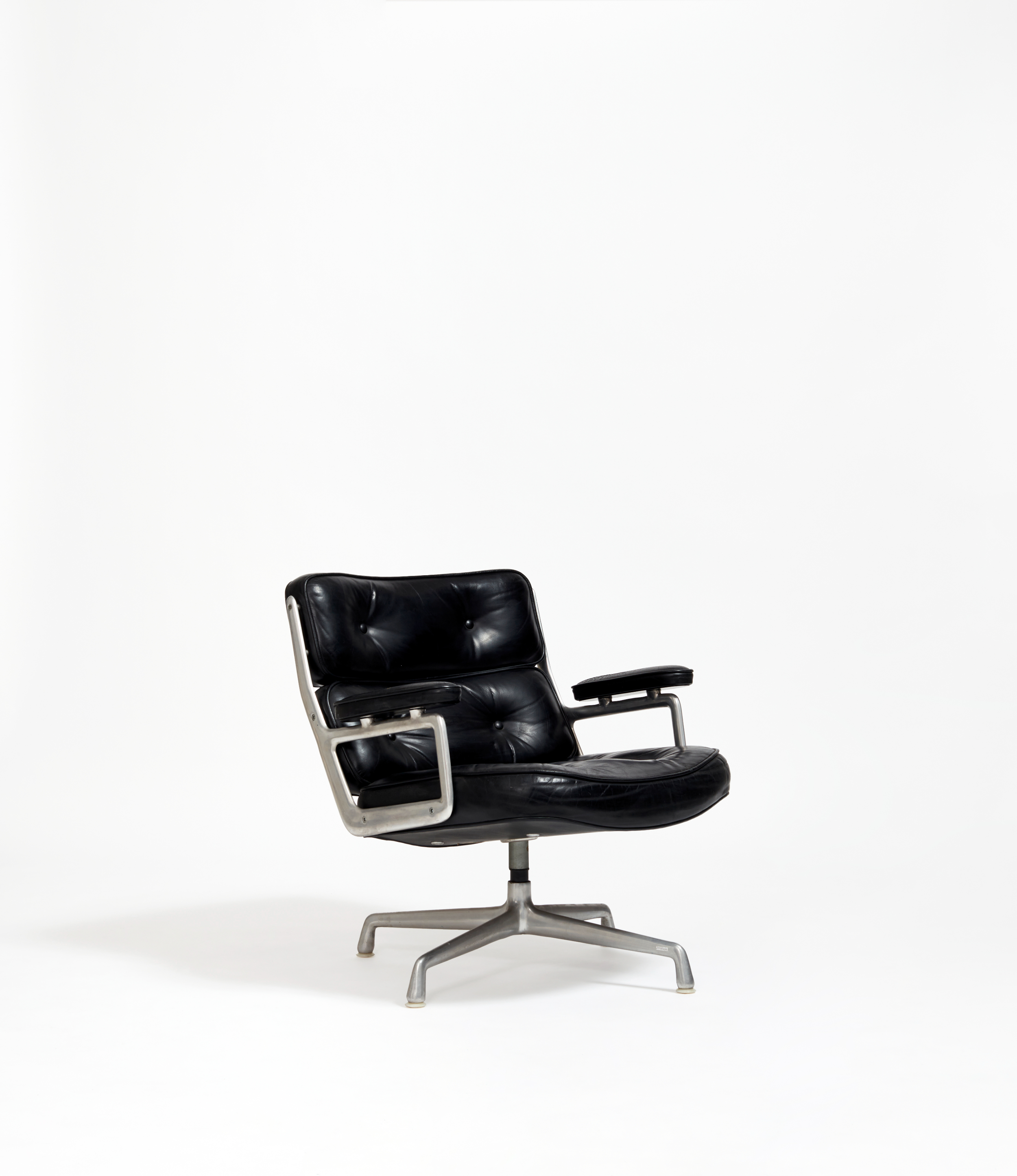Lobby Chair for Vitra, Designed in 1960, Chrome, leather, 95 x 69 x 84 cm
