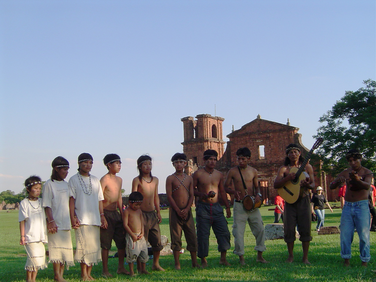 Vídeo nas Aldeias (Vincent Carelli, Patrícia Ferreira Keretxu, Ariel Duarte Ortega), Tava, a casa de pedra, 2012 (trechos, 19’41’’)/ [Tava, the Stone House], 2012, video, 19'41’’, excerpts.  