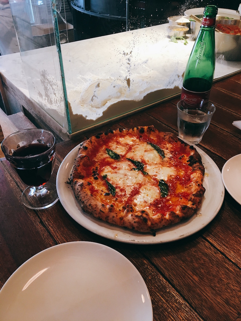 Pizza margherita at Savoy Azabu-Juban © Yoshika Kon