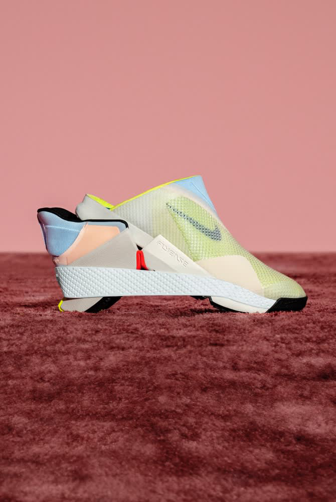 06 ABR — GO FLYEASE: LAS PRIMERAS ZAPATILLAS MANOS LIBRES DE NIKE