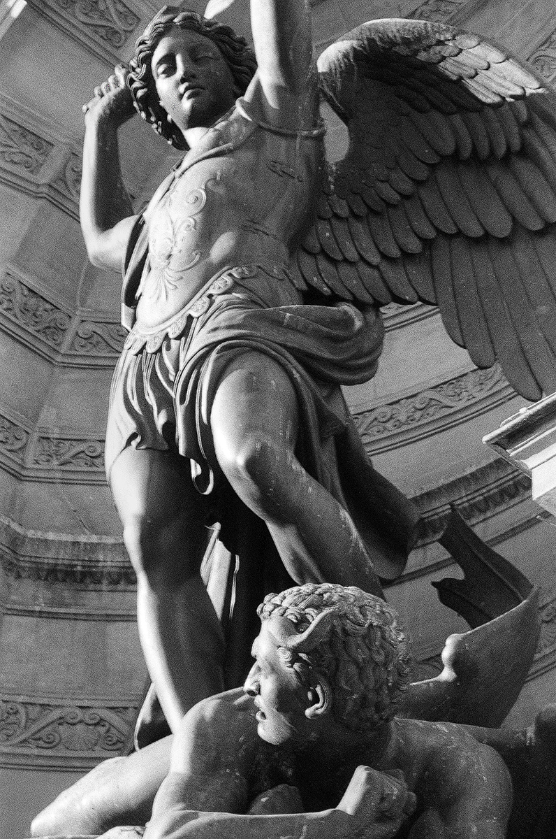 St. Michel et le Diable (Paris)