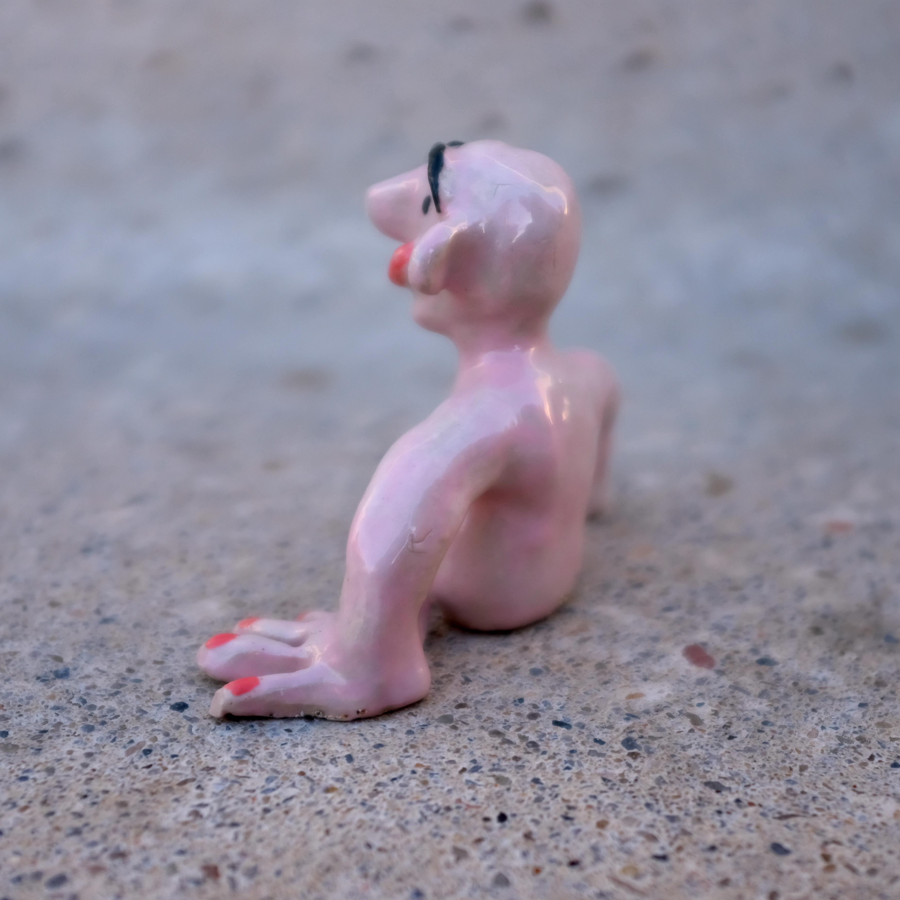 Yoni (2022), glazed ceramics, 10,5 x 6,5cm
