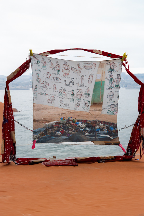 PHARMACIE / 67x67cm / 100% Satin Silk