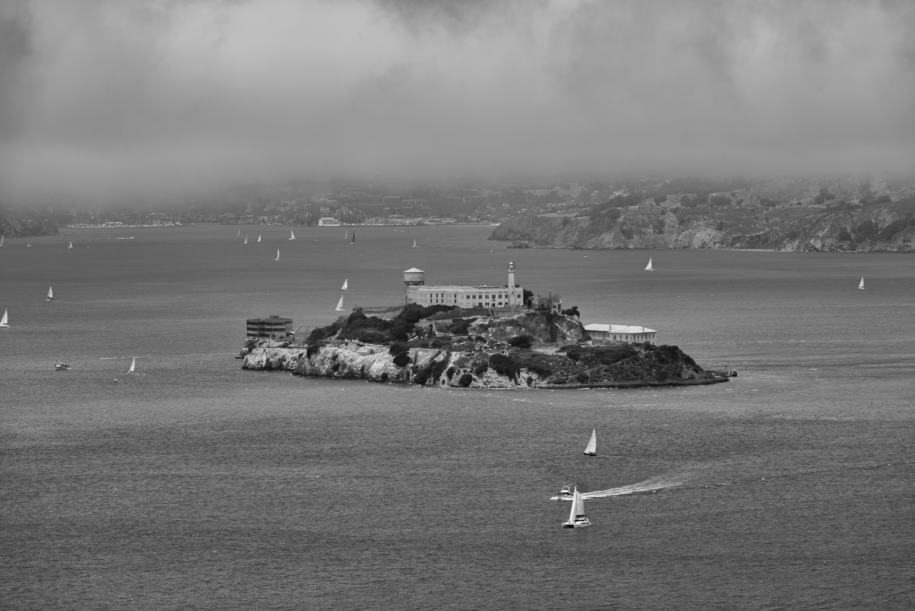 Alcatraz Island, île située dans la baie de San Francisco à 1,92 km du port de San Francisco en Californie. Célèbre prison jusqu'en 1963.