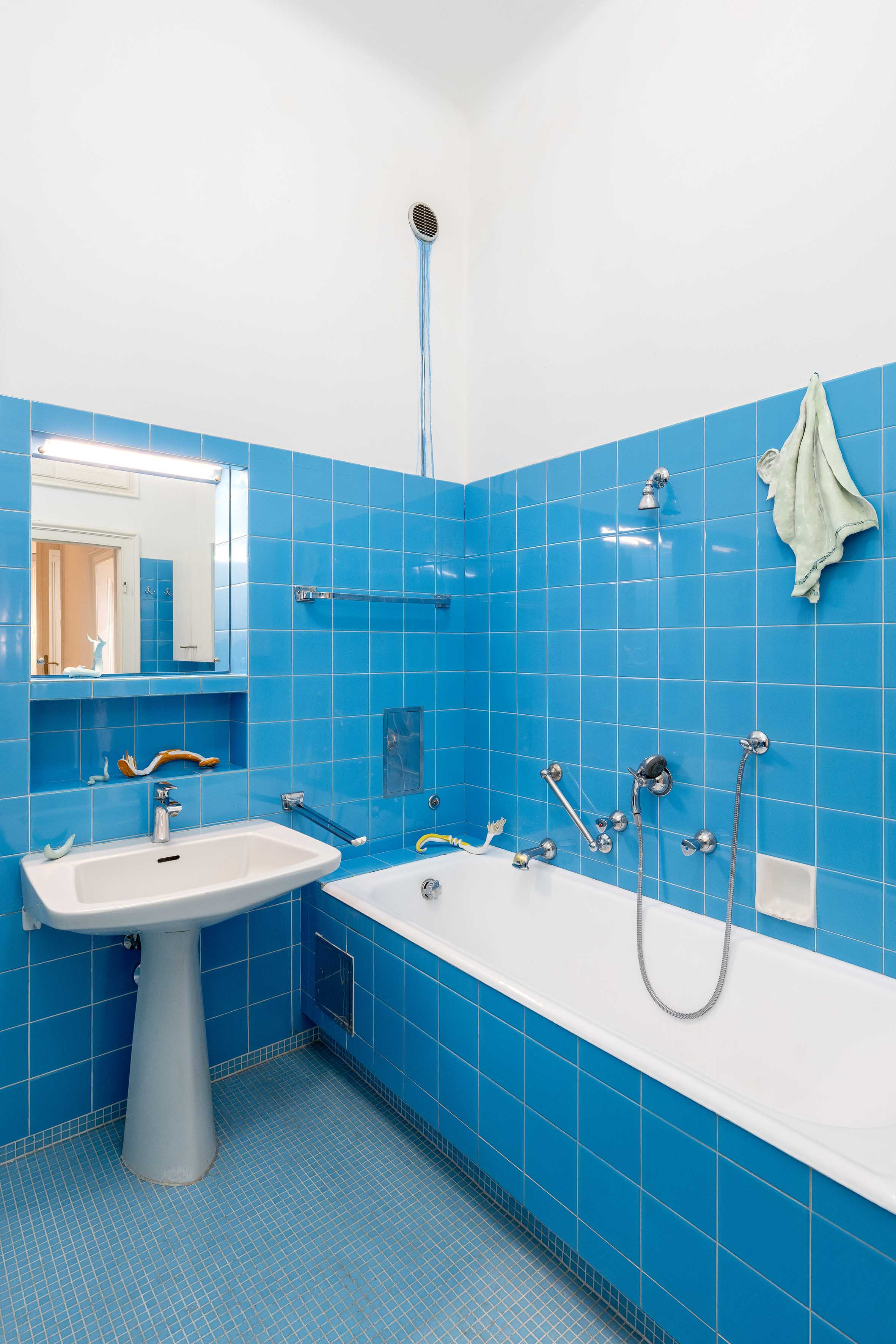 WIFI & WATERCOLORS with works by SARAH BOGNER, MIKE BOUCHET, VALIE EXPORT, JOJO GRONOSTAY, NSCHOTSCHI HASLINGER, ELKE SILVIA KRYSTUFEK, XENIA LESNIEWSKI, ANGELIKA LODERER, LAZAR LYUTAKOV, MICHÈLE PAGEL, GUNTER RESKI, MARUŠA SAGADIN, CHARLOTTE THRANE, JULIAN TURNER and KAY WALKOWIAK at ZELLER VAN ALMSICK curated by XENIA LESNIEWSKI [from 20250122 to 20250315] [Photo: Simon Veres]