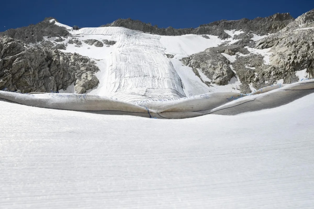 Anne de Carbuccia, BlueThread, 2020 courtesy: Brun Fine Art, Milano
