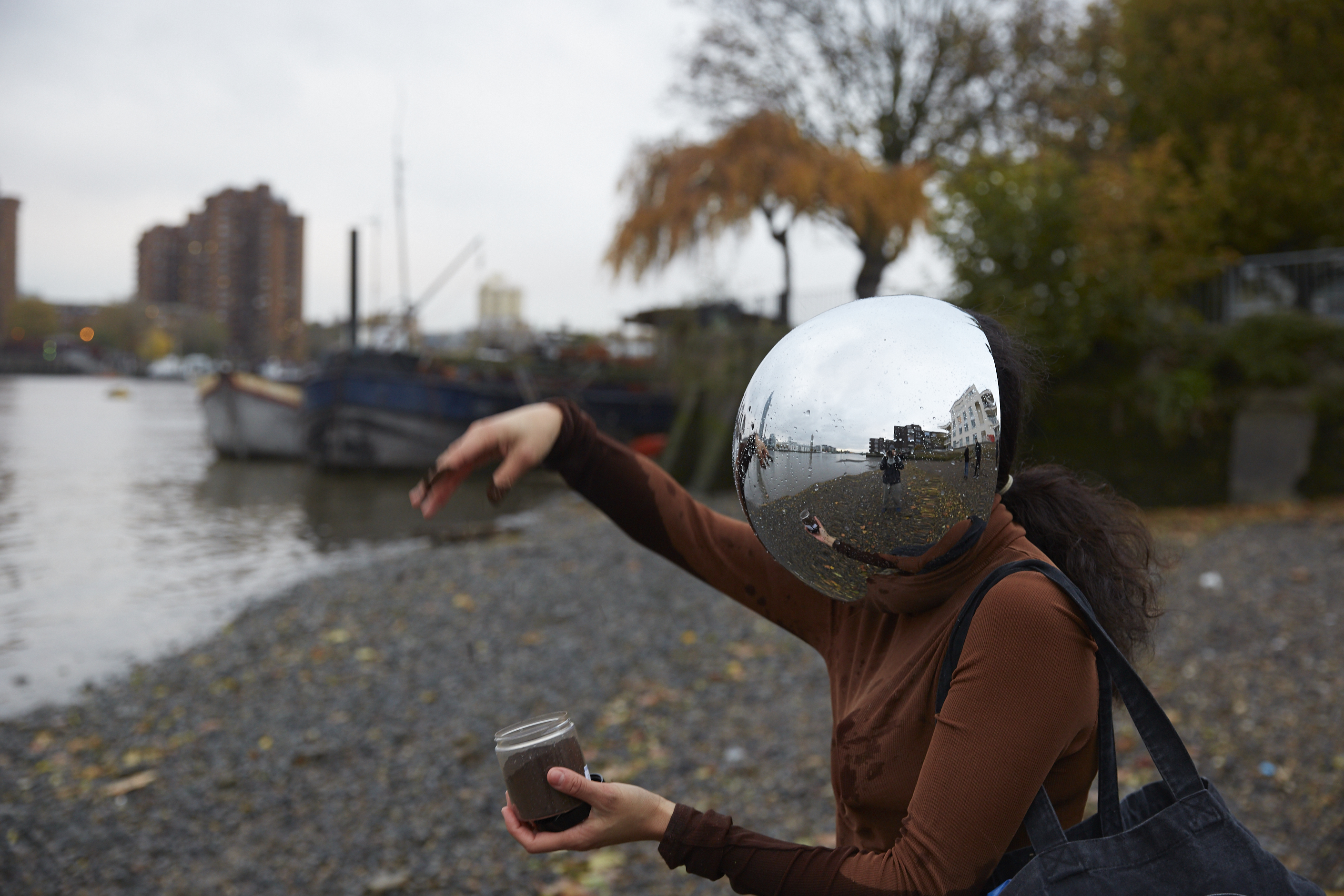 Live Performance,Battersea River Bank, 2020 (Photo by Manuel Manson) 
