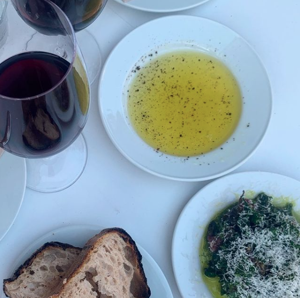 Gyngestol og sportsshorts