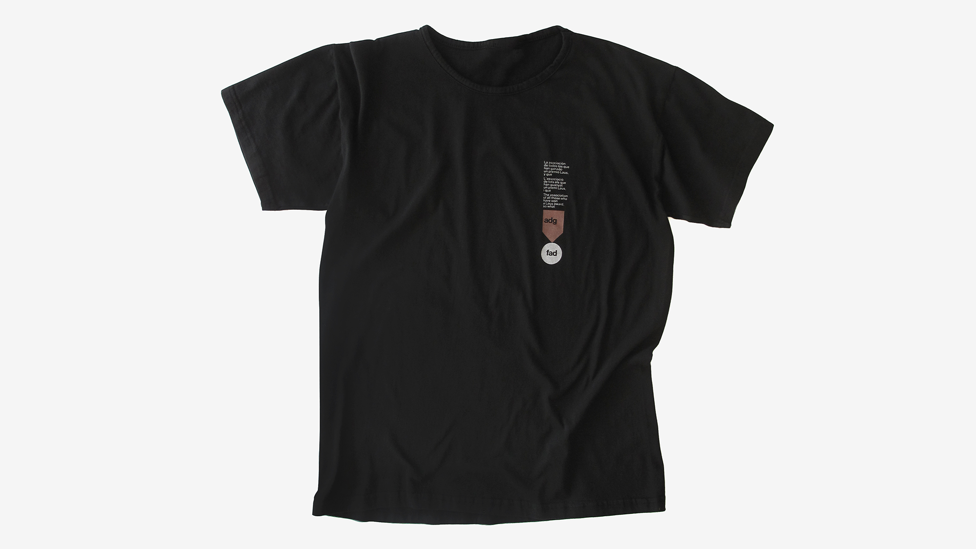 For the Laus Awards ceremony, the main annual event of the association, a special adaptation of the campaign is made to teeshirts saying 'The association of all graphic designers and art directors who have won a Laus Award, and of those who do not'