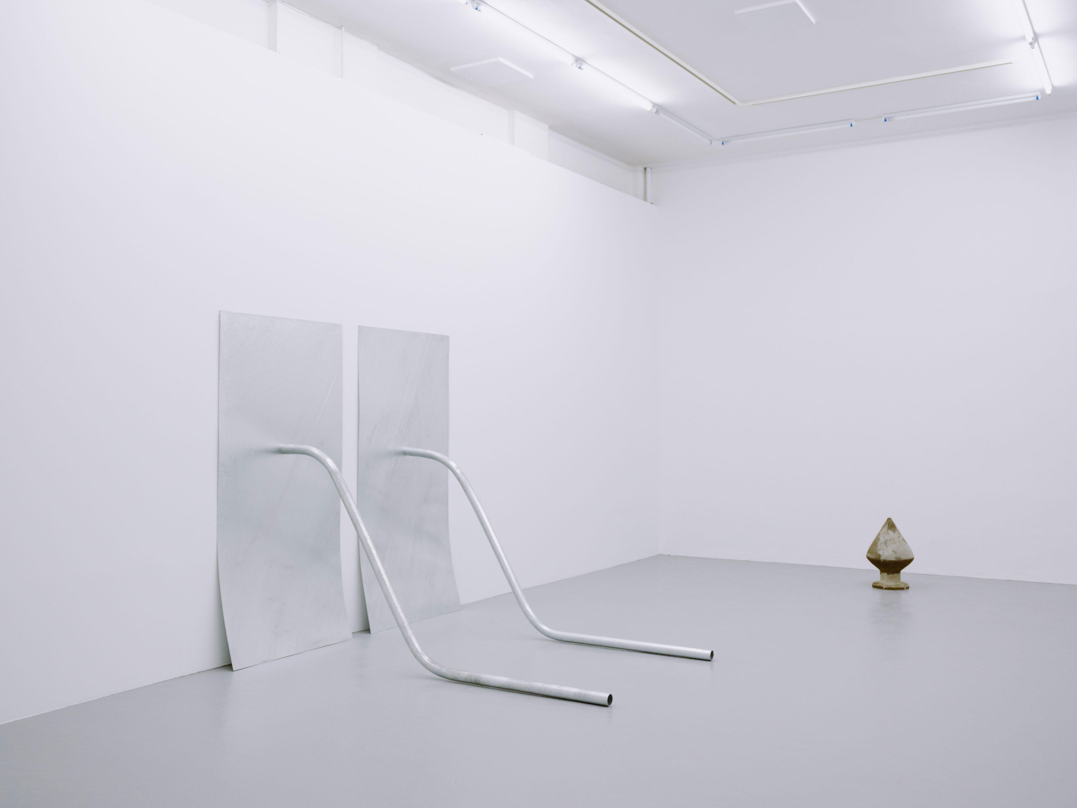 TONI SCHMALE - OPFERBLECH by TONI SCHMALE at BASIS E.V curated by CARLOTTA DÖHN [from 20240516 to 20240721] [Photo: Katrin Binner] 