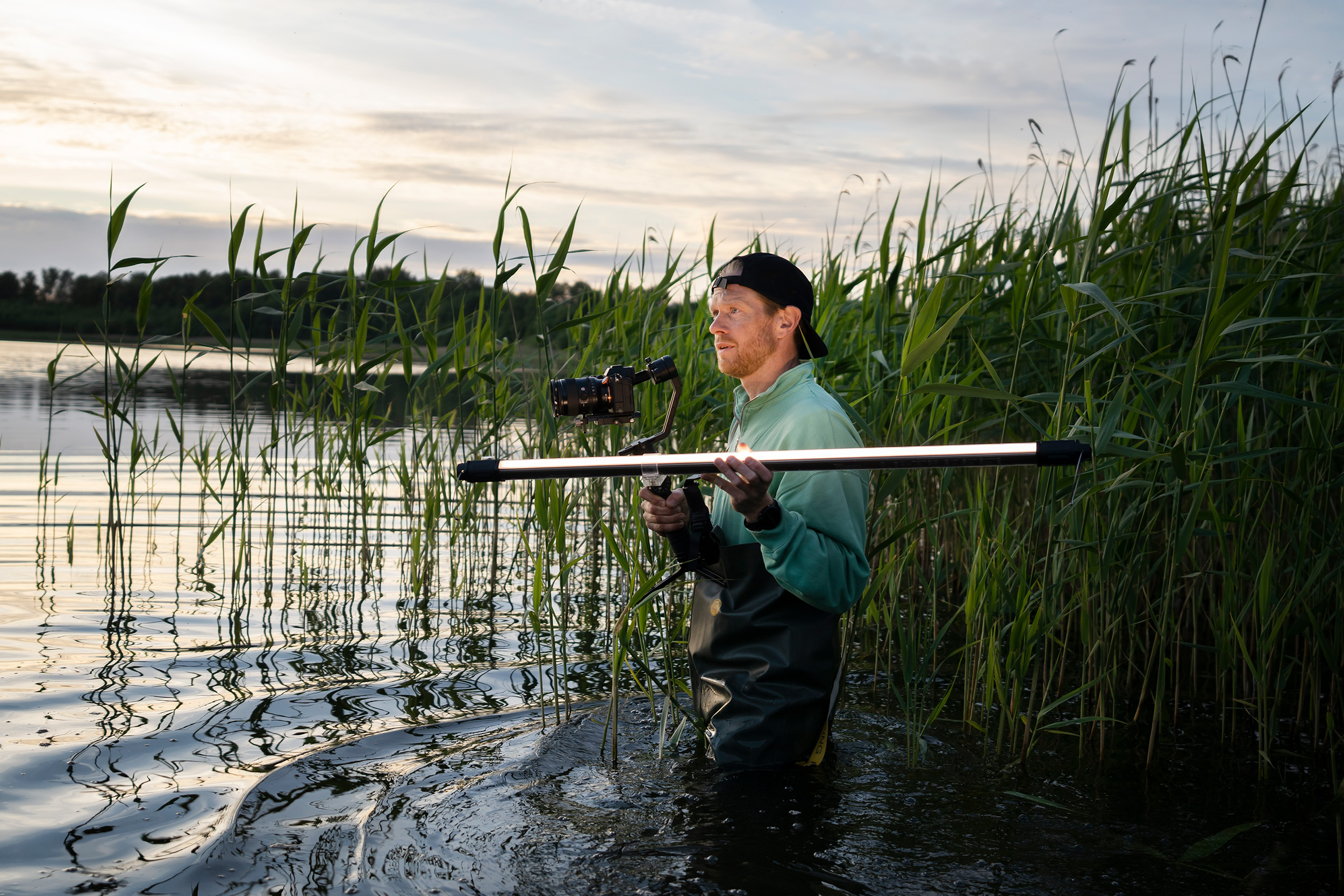 Johan BävmanDOP / Grundare+46 708 96 26 39johan@alsterfilm.seJohan har jobbat med bild i dess olika former i hela hans yrkesliv. De senaste åren med fokus på rörlig bild. Projektet Swedish Dads är fotoprojektet som har haft ett stort genomslag och ställts ut i 80 länder världen över och utkommit i bokform.&nbsp; Mellan åren 2008 och 2011, var han anställd fotograf på dagstidningen Sydsvenskan. Under åren har han mottagit många priser, så som World Press Photo, POY, Sony Award, NPPA, UNICEF Photo Award, TT´s Stora fotopris och Årets bild i Sverige.