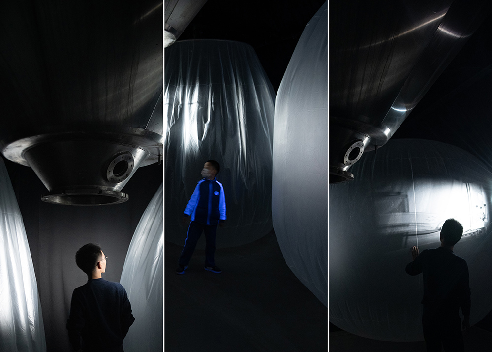 balloons vs. visitors scale comparison