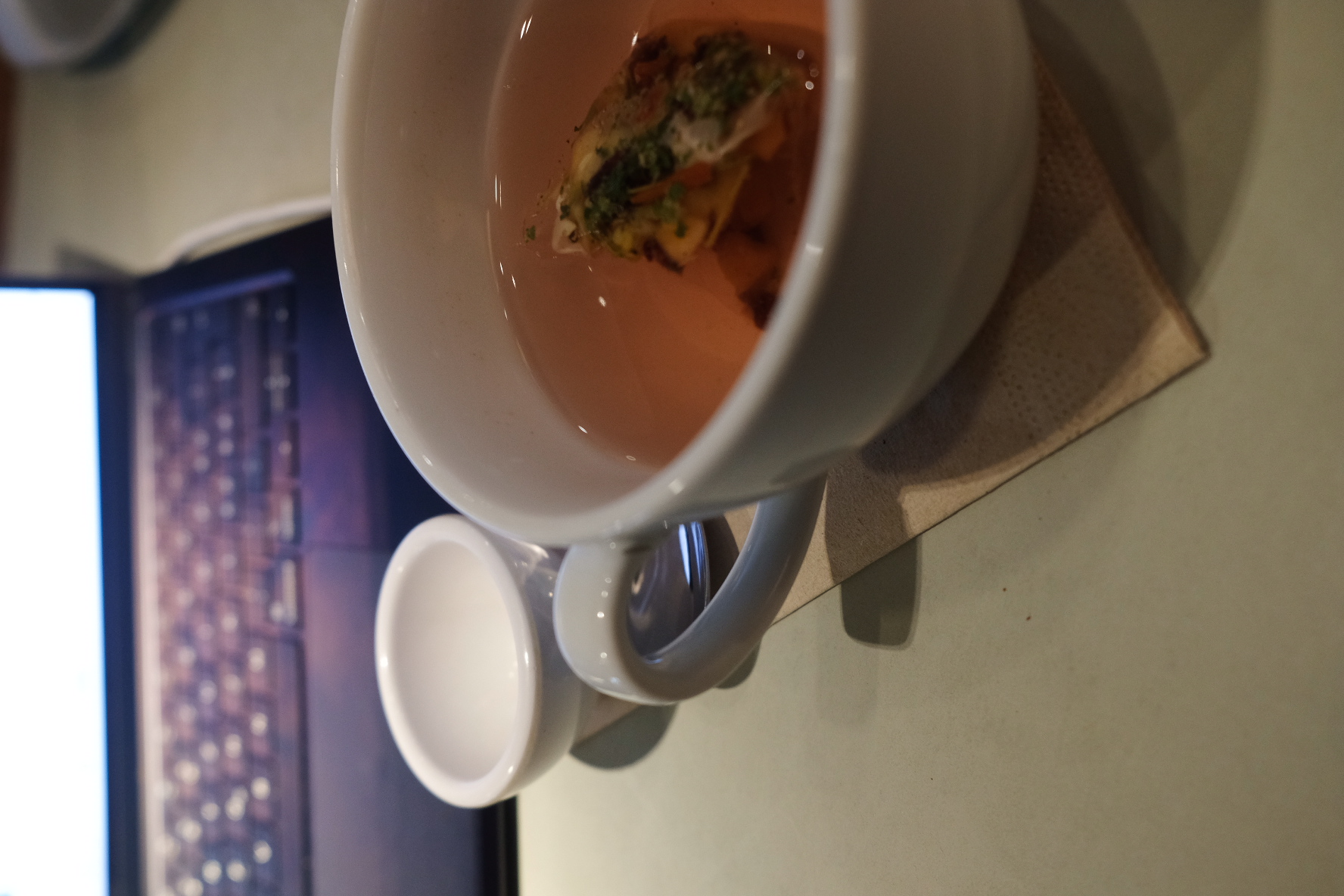 Zum Abschalten einen Rosentee