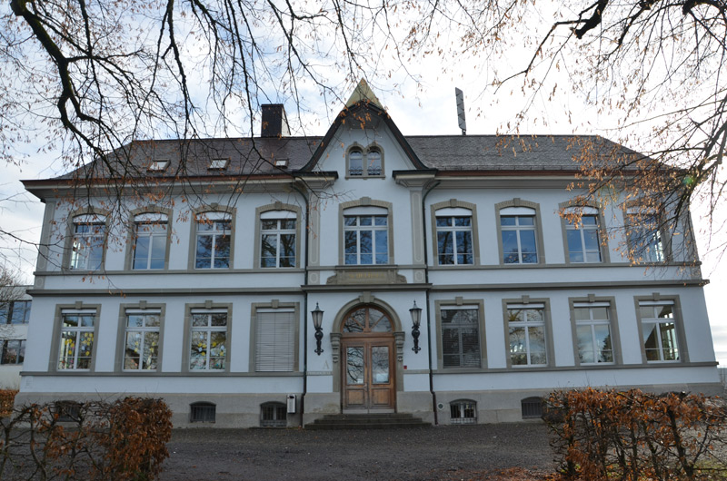 Das "Schulhaus Chilefeld": Hier ging ich sechs Jahre lang täglich ein und aus. Zahlreiche Freundschaften bildeten sich in dieser Zeit. 