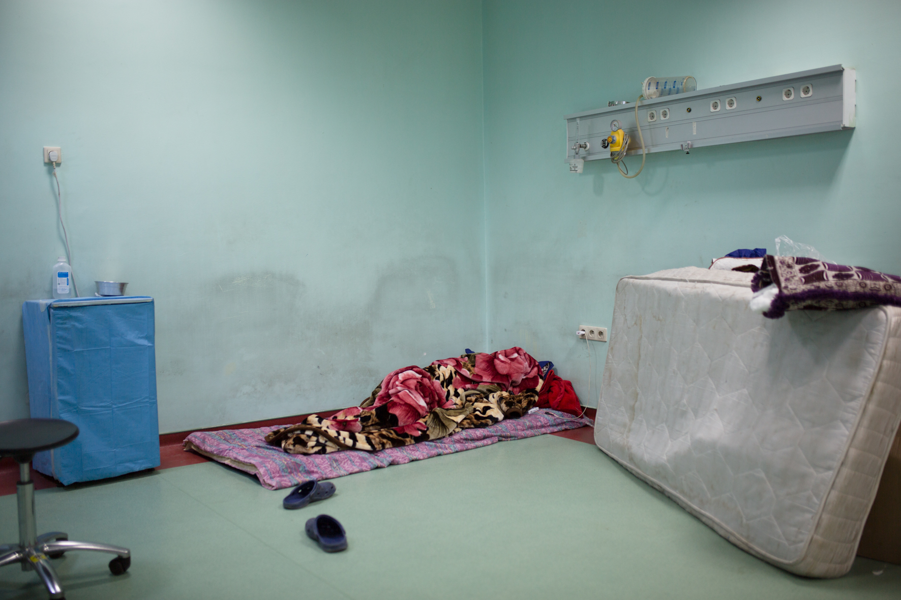 A young man fled Mosul as he didn't wanna take part to the hostilities. He arrived to the West Erbil Emergency Hospital, asked if he could help there in any ways and stay. This is his new home.