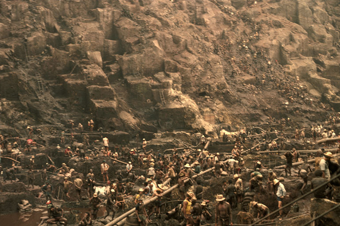 Alfredo JaarGold in the morning II, 1986Transparency in light box31 x 47 x 13 cm