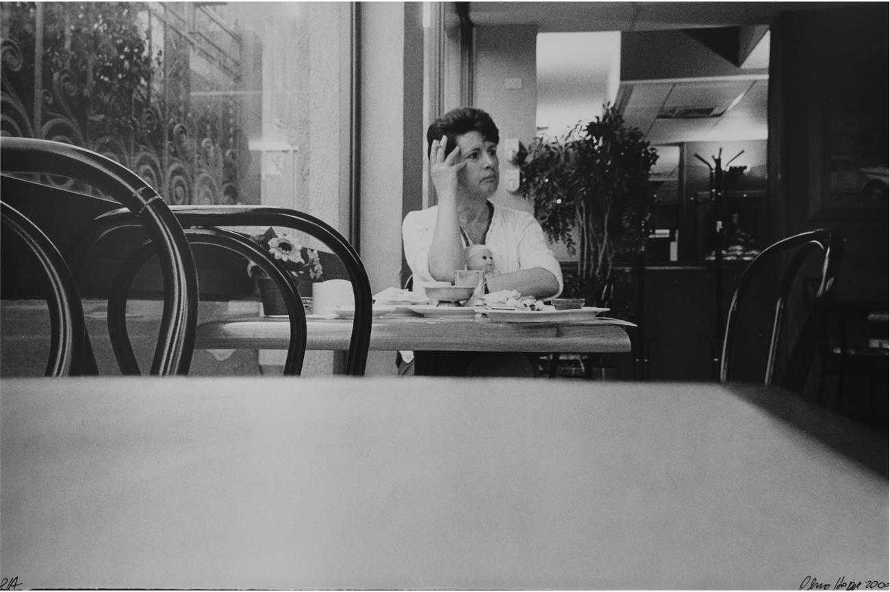 Álvaro HoppeCafé Tavelli, 2000Film black and white photograph, RC paper copy27 x 40 cm