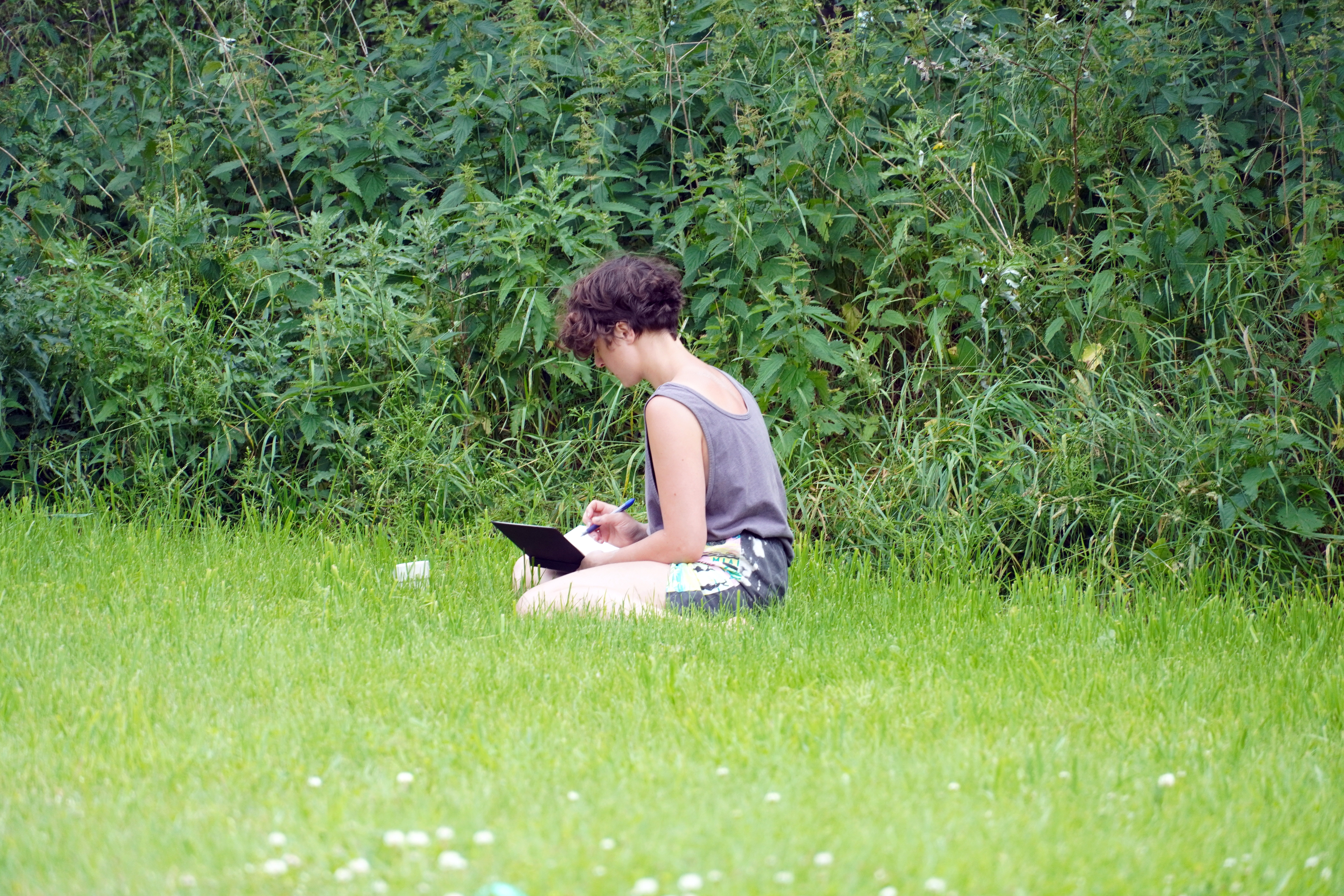 Documentation of Summer School "Learning Through the Soles of our Feet" by Jubilee, f.eks. & Skal Contemporary, Læsø, 2022 (photocredit: Noah Holtegaard)