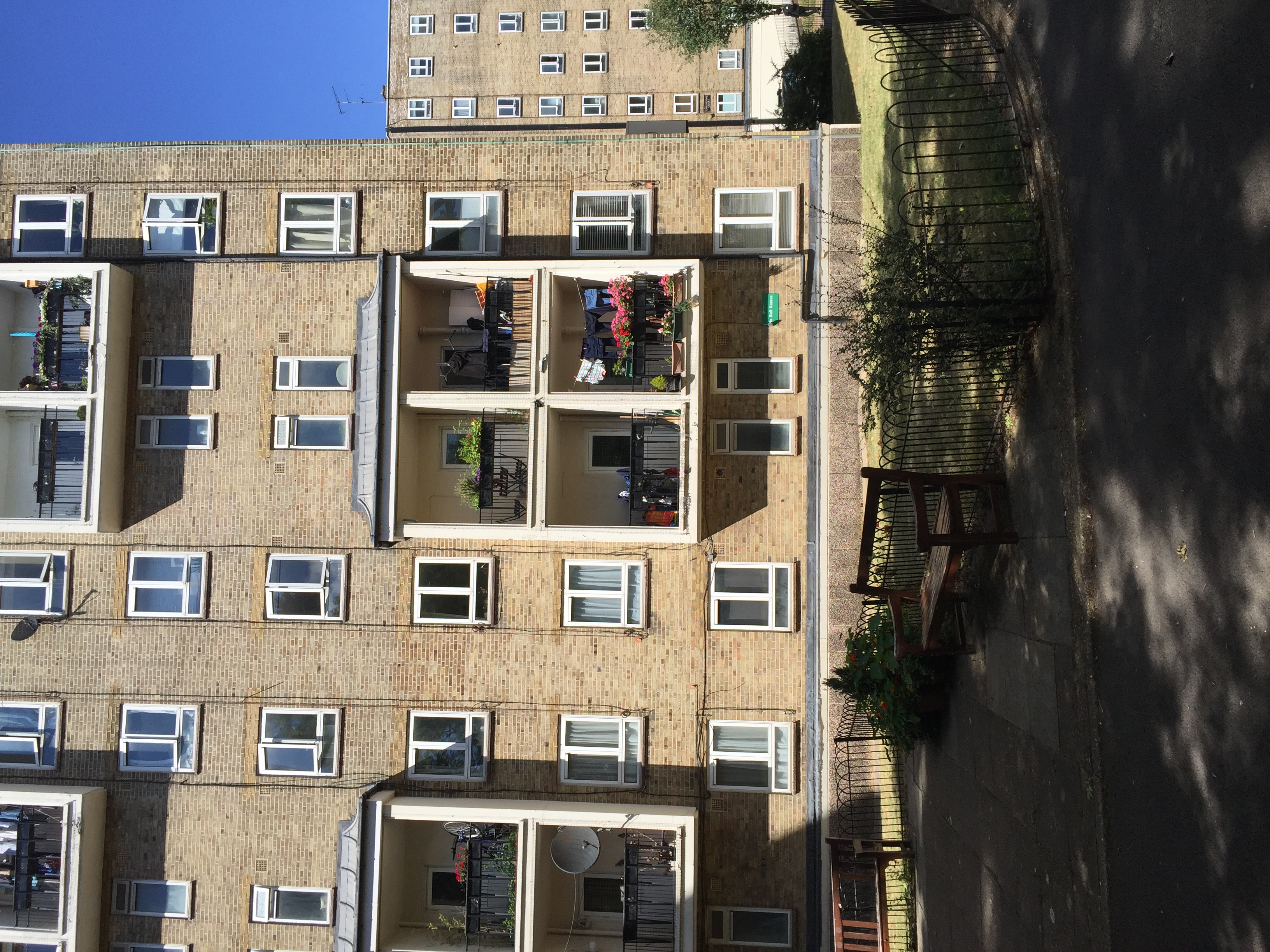 (39) Tayler Court Balcony