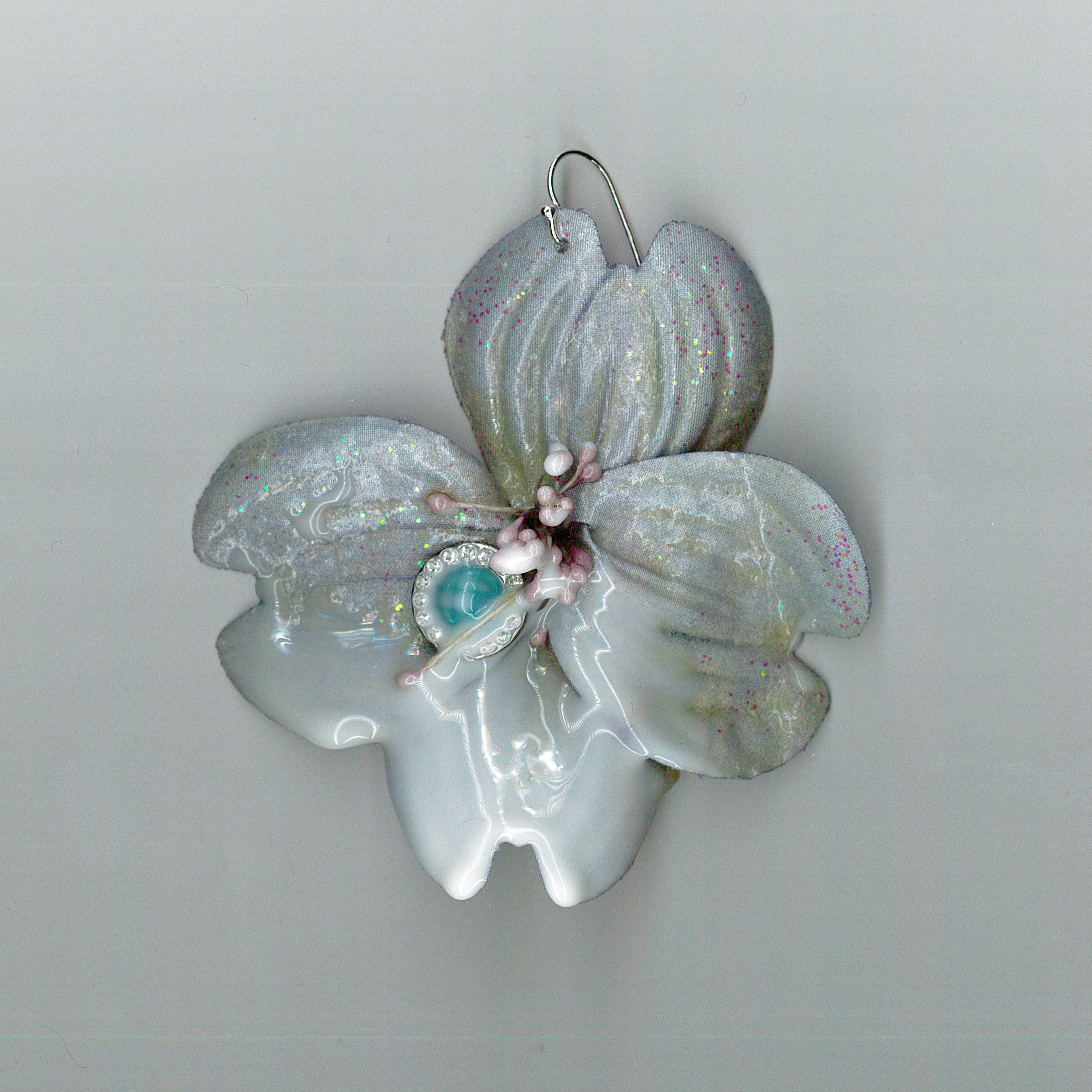 0126-00 CREAMY CORNACEAE EARRING | available on www.caycollective.se/collections/mjolkshake