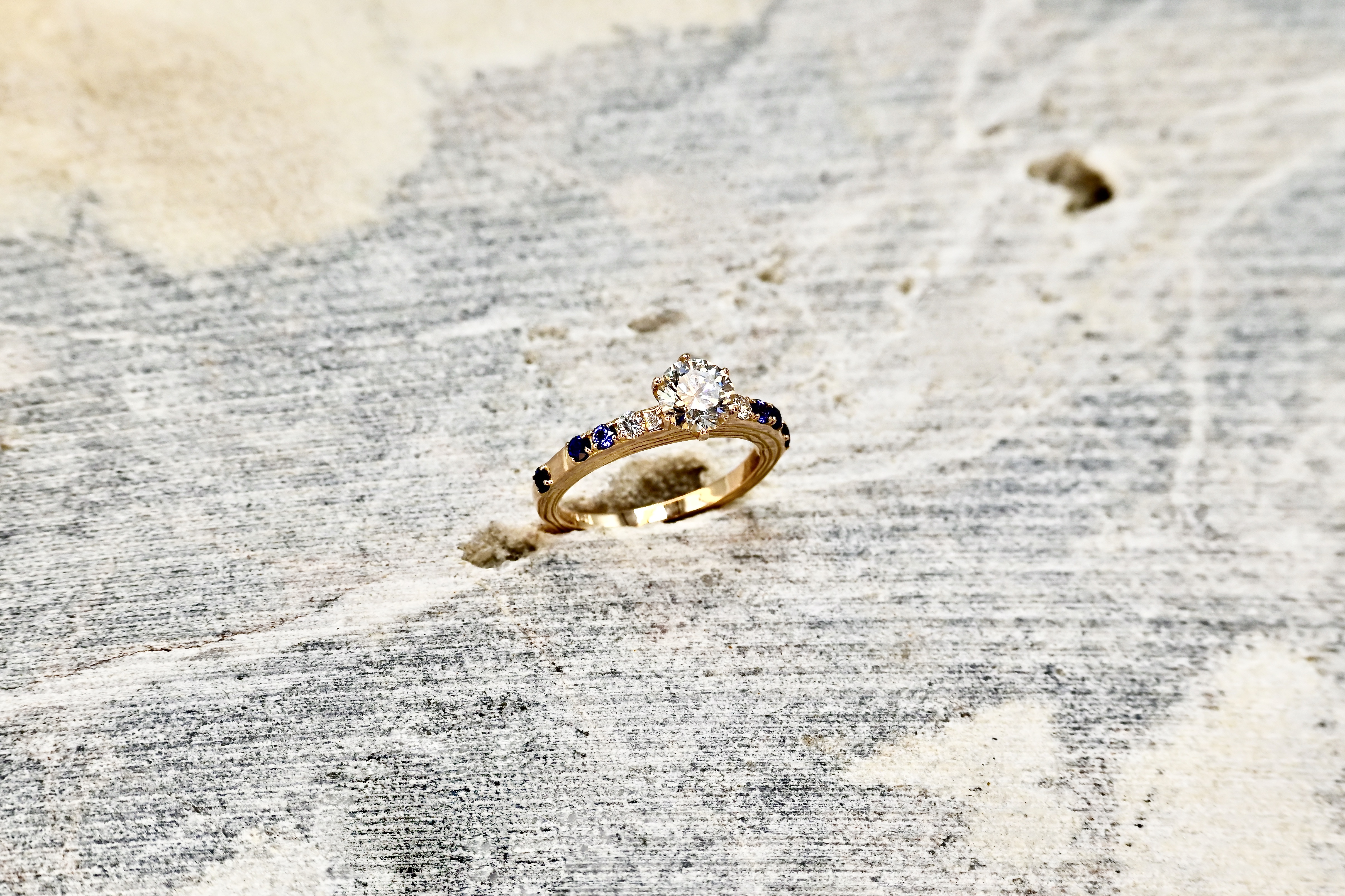 PLANET RING – An engagement ring designed for a Peruvian French couple. Inspired by their passion for traveling and their commitment to environmental issues, this ring uses geographical lines that homage our planet earth.