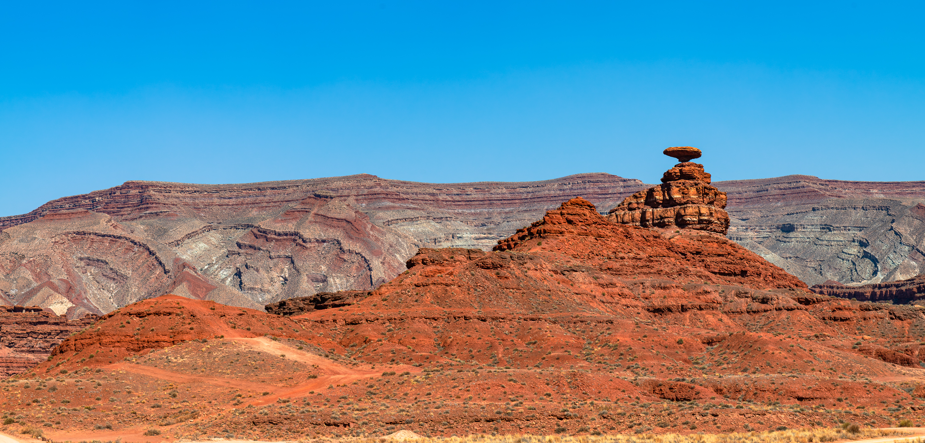 Monument Valley entre l'Arizona et Utah appartenant aux indiens Navajos. Fabuleux site cinématographique.