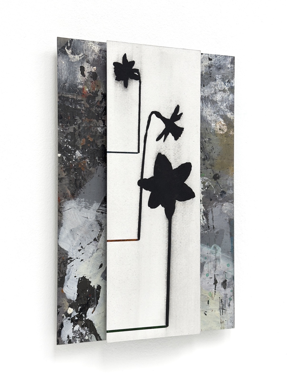 ‘Memories of a table and a tableau’, 2024, conté pencil and acrylic on paper/aluminium and vinyl/aluminium, 30 x 20 cm.